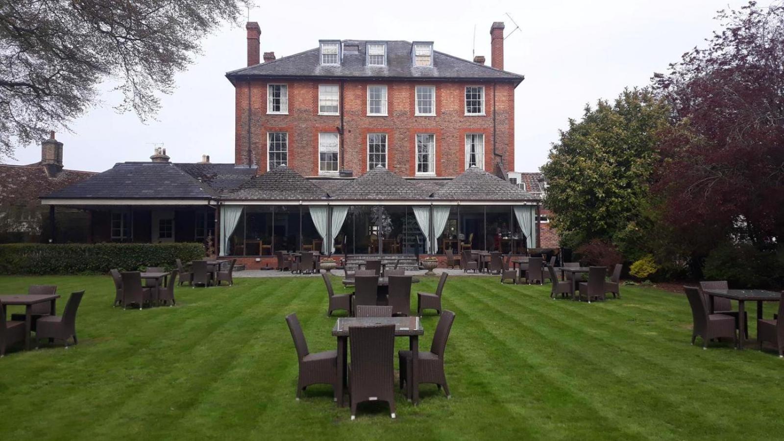 The Riverside House Hotel Mildenhall Kültér fotó