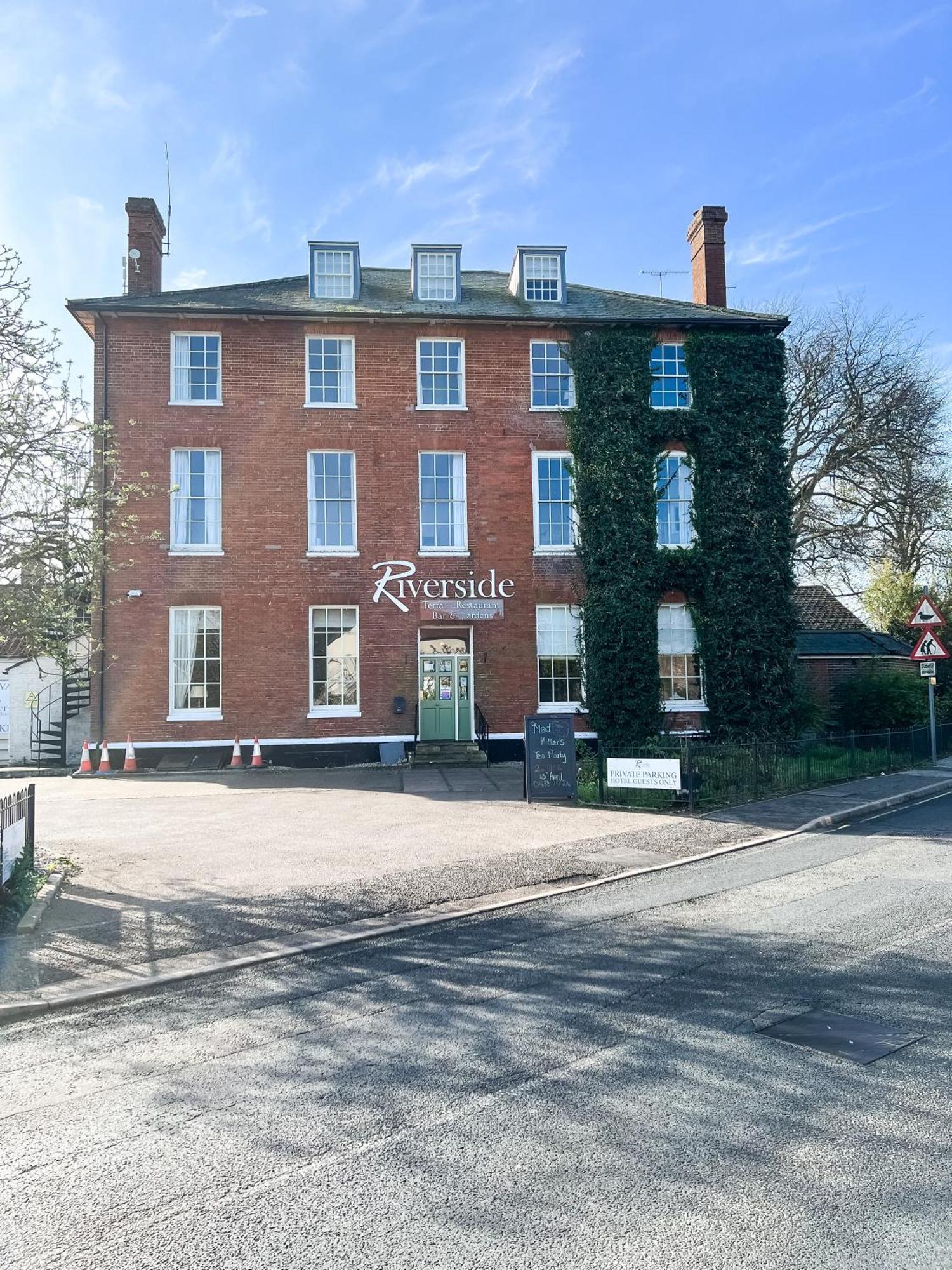 The Riverside House Hotel Mildenhall Kültér fotó