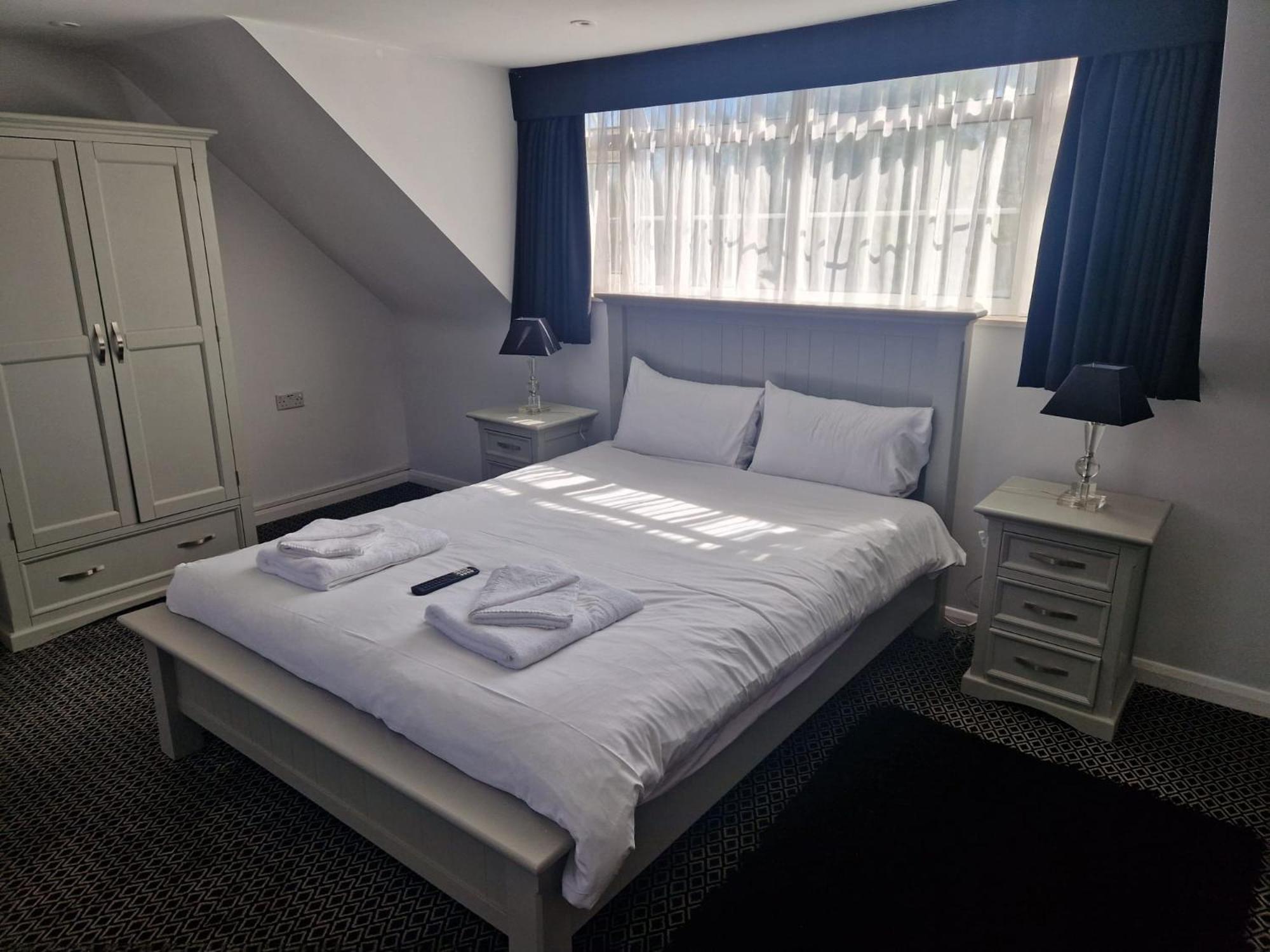 The Riverside House Hotel Mildenhall Kültér fotó