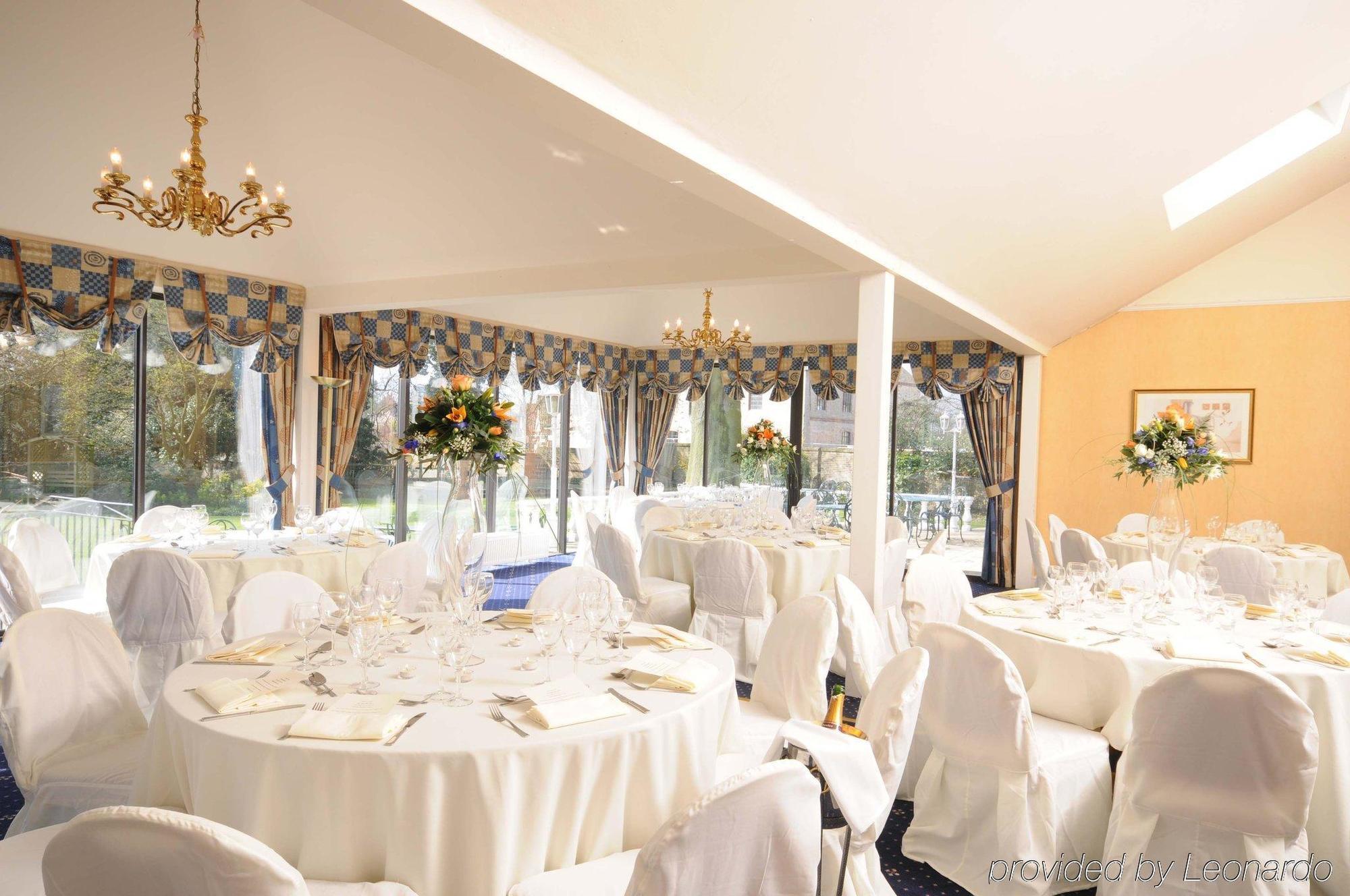 The Riverside House Hotel Mildenhall Étterem fotó
