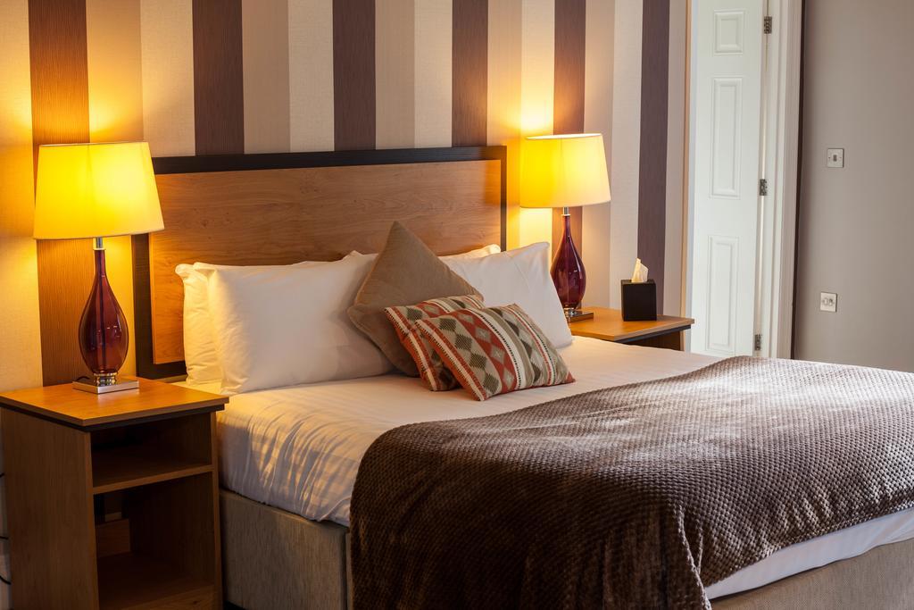 The Riverside House Hotel Mildenhall Kültér fotó