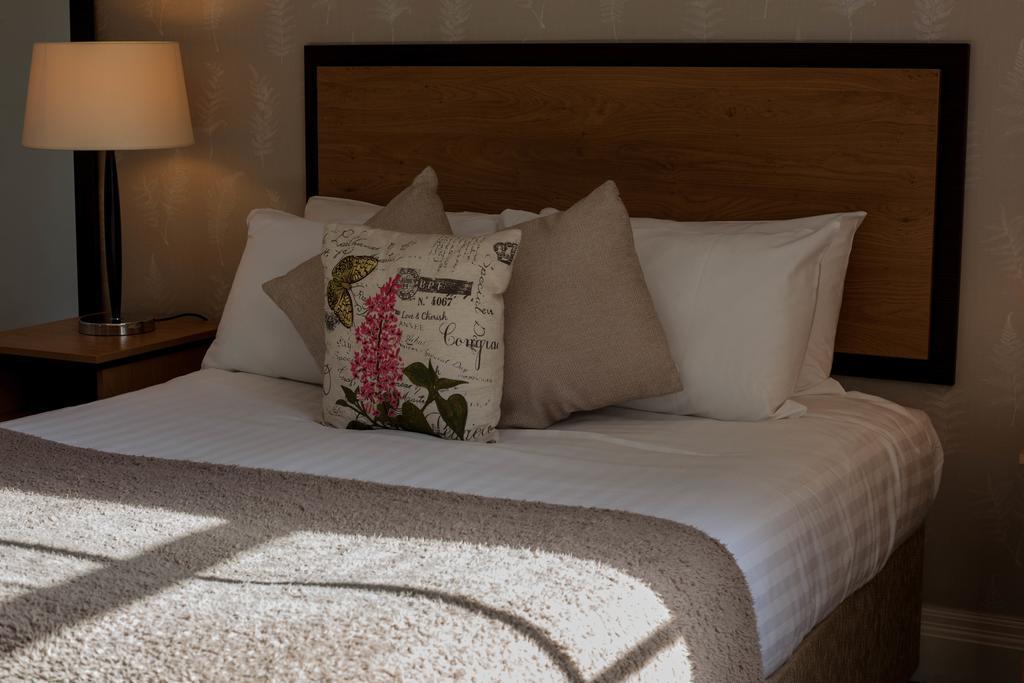 The Riverside House Hotel Mildenhall Kültér fotó