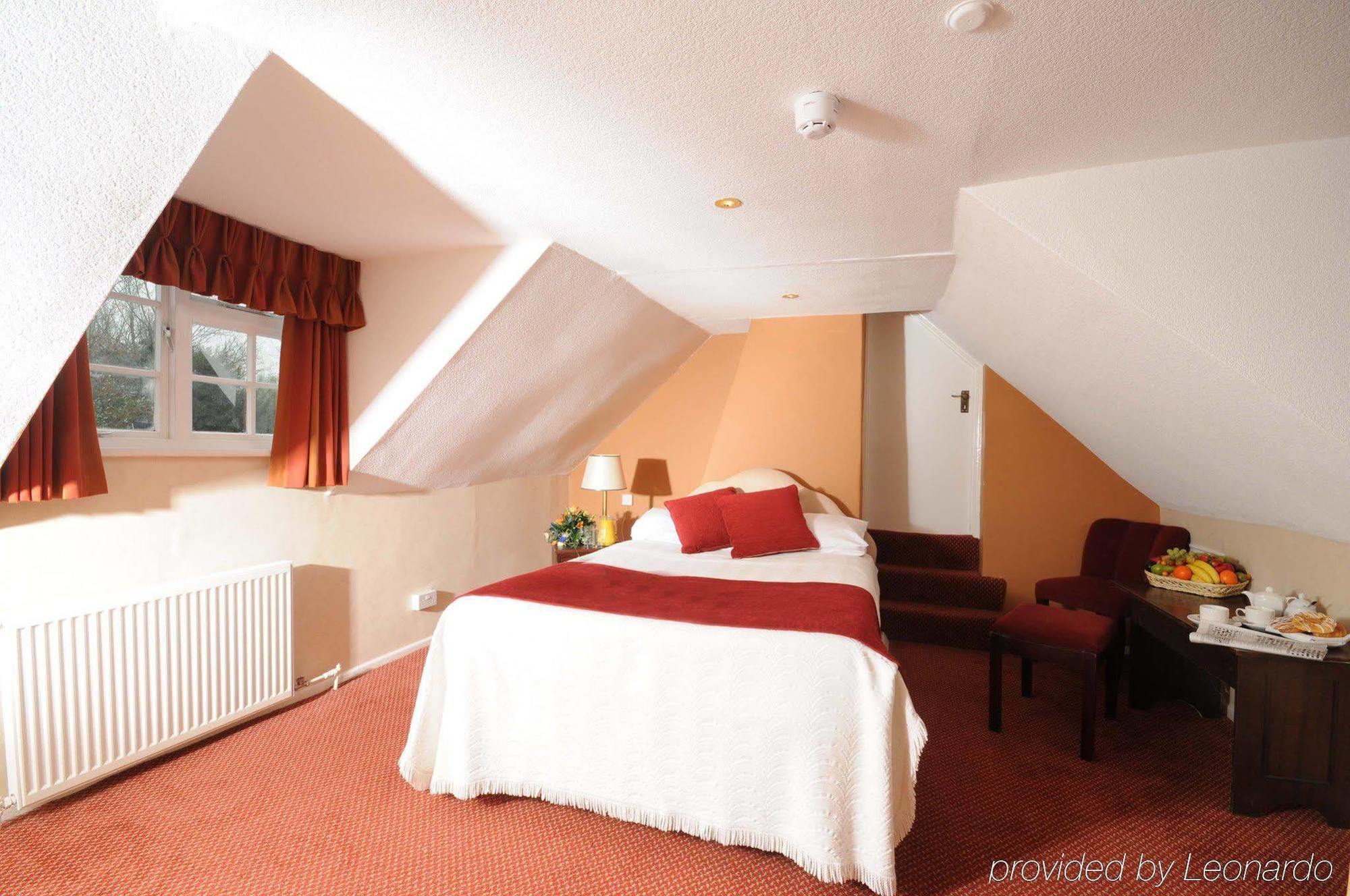 The Riverside House Hotel Mildenhall Szoba fotó