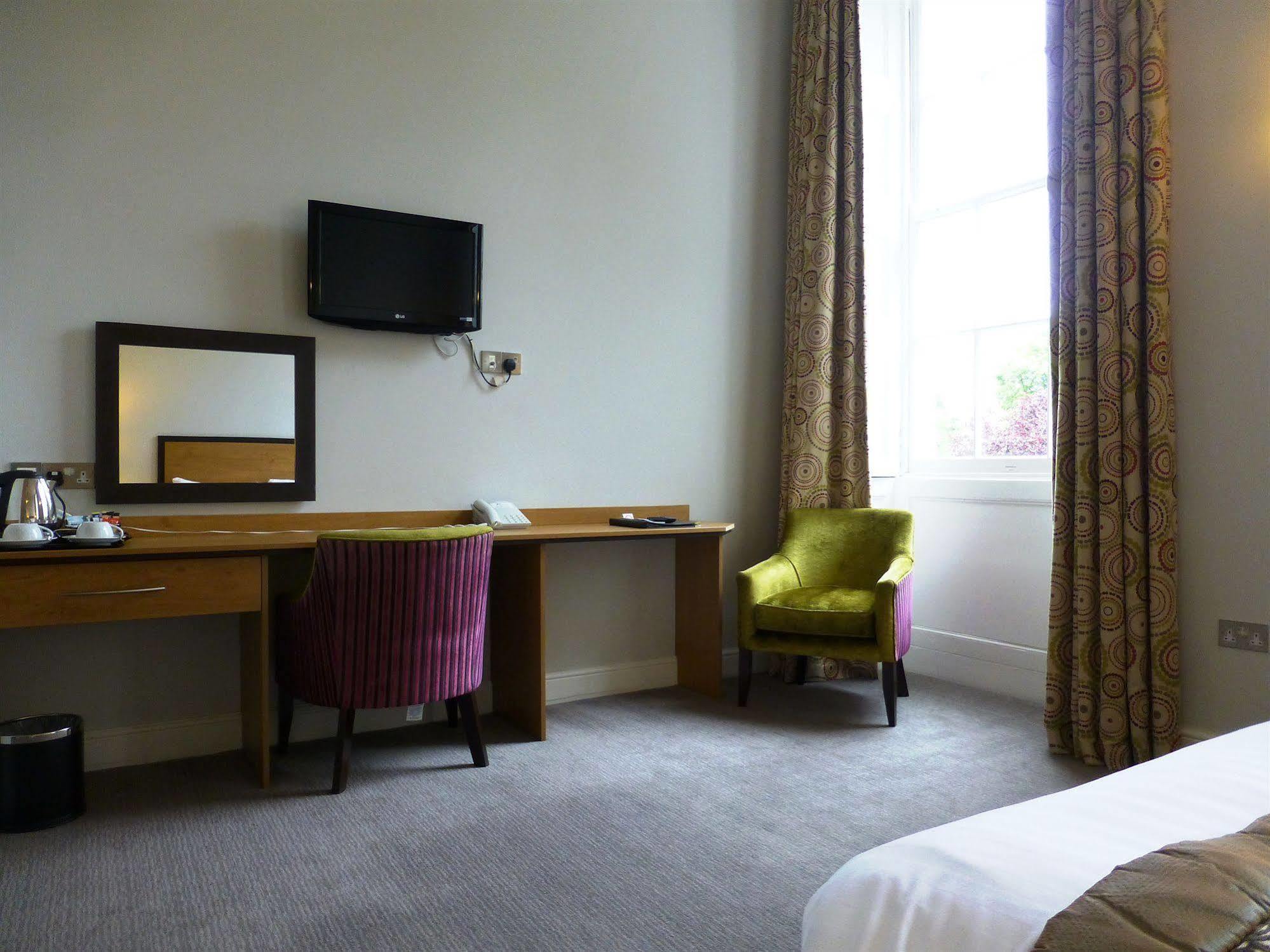 The Riverside House Hotel Mildenhall Kültér fotó