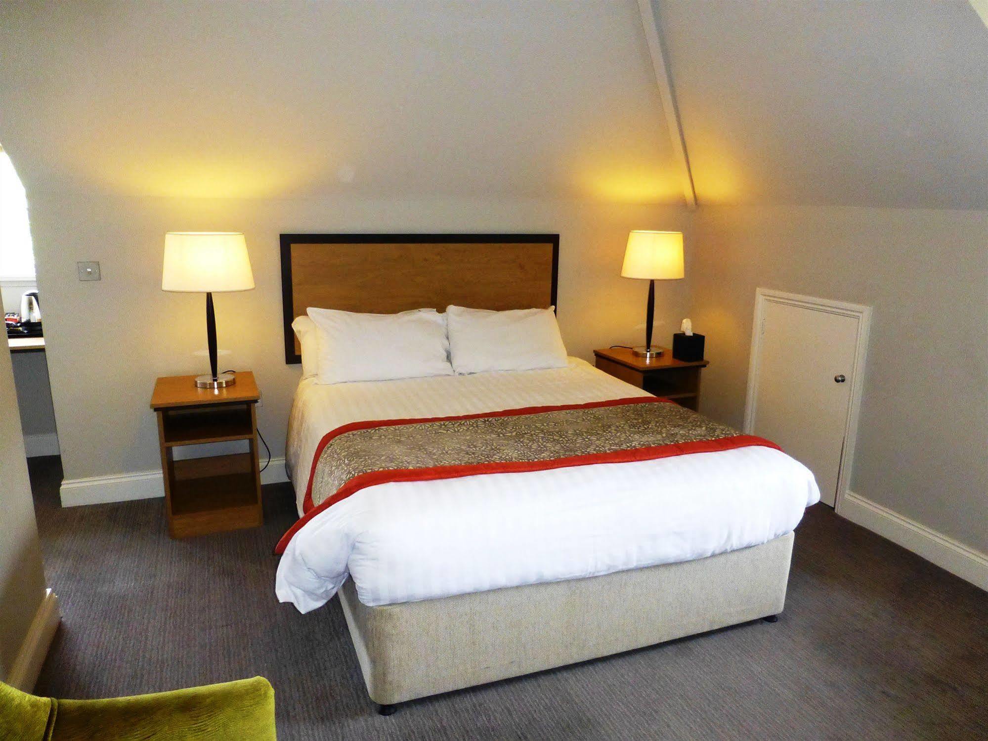 The Riverside House Hotel Mildenhall Kültér fotó