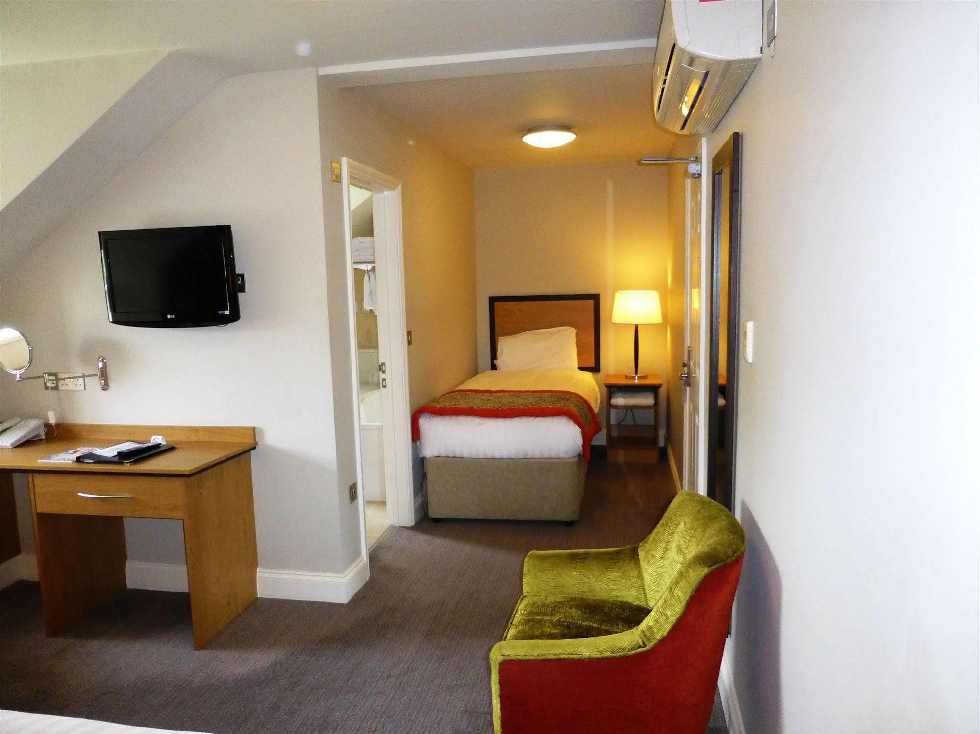The Riverside House Hotel Mildenhall Kültér fotó