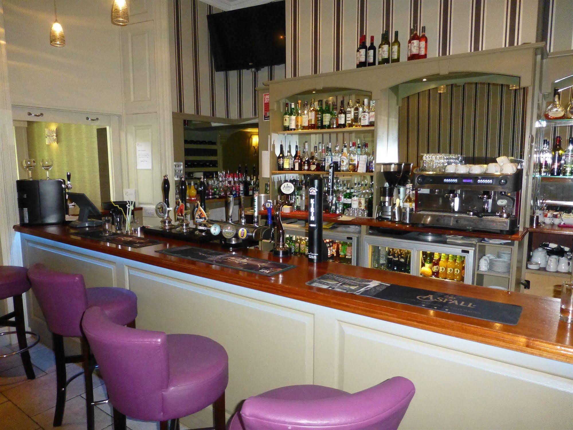 The Riverside House Hotel Mildenhall Kültér fotó